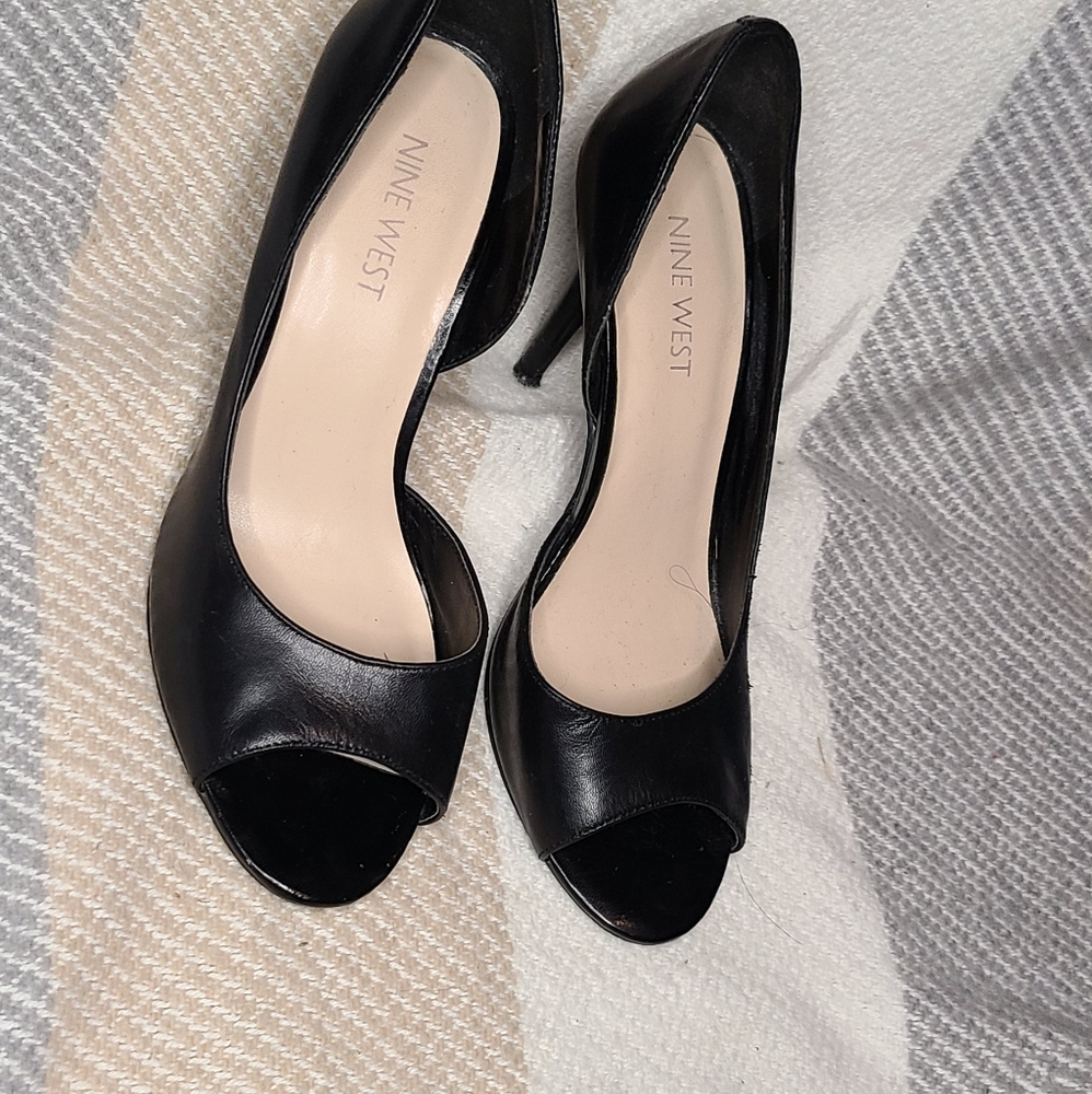 Heels - Picture 3 of 3
